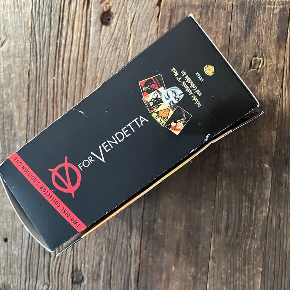 V for Vendetta 2-Disc Collector's Edition (DVD) Complete w/ Mask & Cards JL - Picture 6 of 8